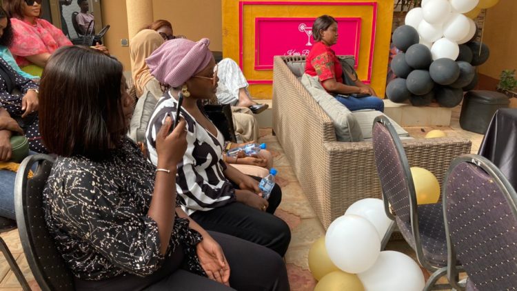 « Être maquilleuse, ce n'est pas avoir raté sa vie » : LENABEAUTY brise les clichés à Ouagadougou 398310